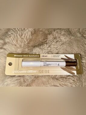Unicorn Glow Shimmer Stick Eyeshadow - 03 Leaf (Gold Olive)